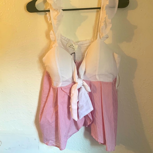 Large red and white top. New with tags. - Picture 1 of 3